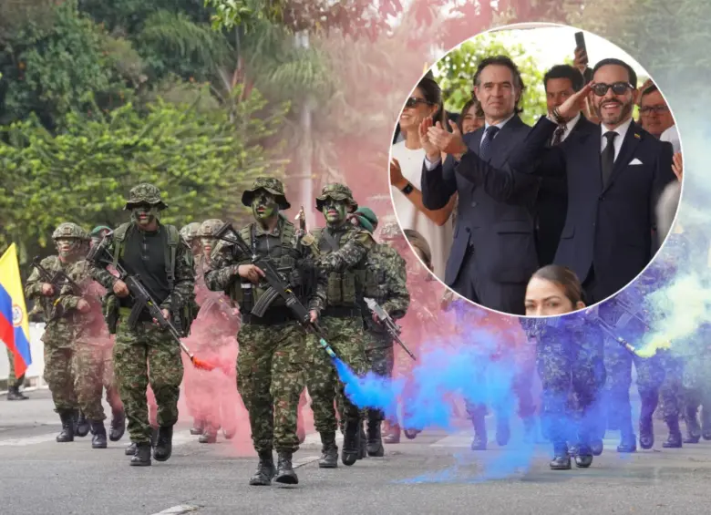 Federico Gutiérrez y Abelardo de la Espriella lanzaron un mensaje a la fuerza pública desde el desfile del 20 de julio en Medellín. Foto: Cortesía Alcaldía de Medellín