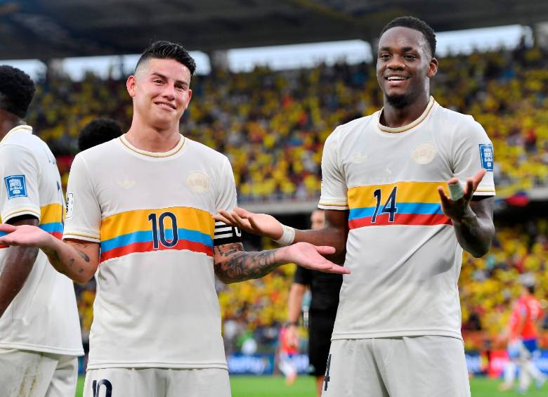 Los futbolistas James Rodríguez y Jhon Jader Durán, brillaron en el partido entre el seleccionado nacional y los chilenos. FOTO: GETTY