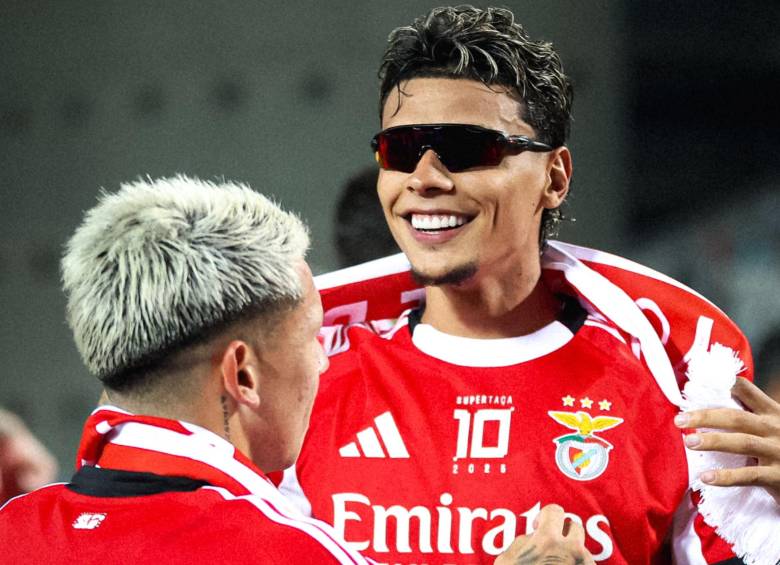 Tras llegar a Benfica y jugar su segundo partido, el colombiano Richard Ríos se coronó campeón de la Supercopa de Portugal. FOTO: Redes sociales de Benfica