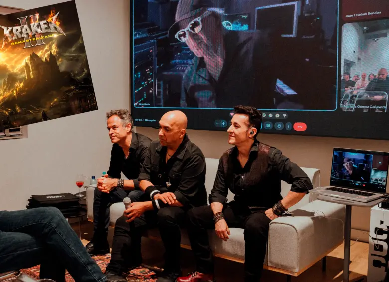 En la imagen los integrantes fundadores de Kraken: Gonzo Vásquéz, Hugo Restrepo y Jorge Atehortúa y el productor Víctor García en videollamada explicando el proceso de remasterización de Kraken II. FOTO Cortesía Codiscos