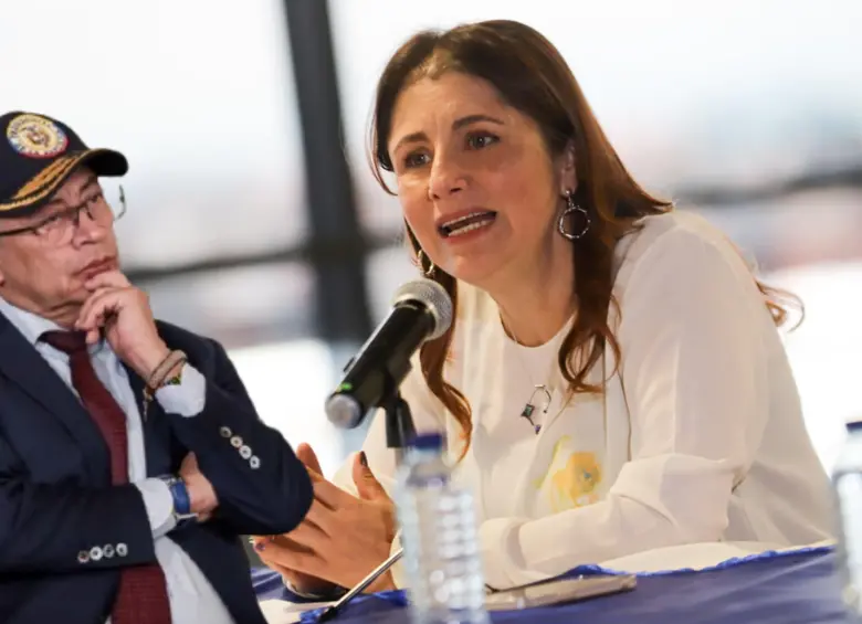 Gustavo Petro y la defensora del pueblo Iris Marín. Foto: Colprensa