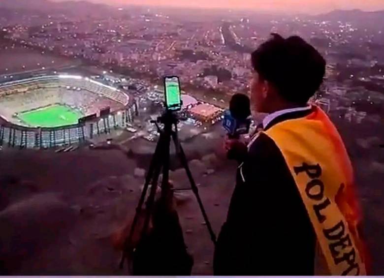 El joven Cliver Huamán Sánchez narró, desde la altura de un cerro, la final de la Copa Libertadores 2025. Foto: tomada de redes sociales