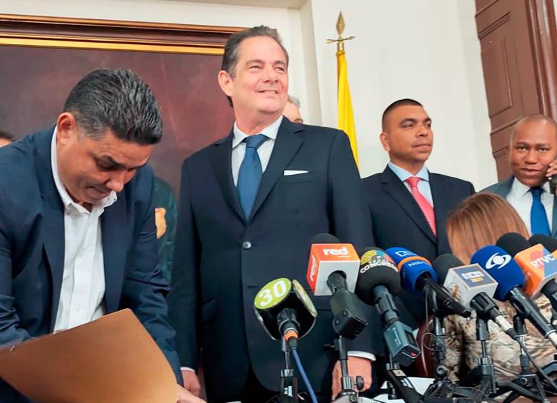 El exvicepresidente Germán Vargas Lleras radicó su reforma a la salud este martes. FOTO: CORTESÍA