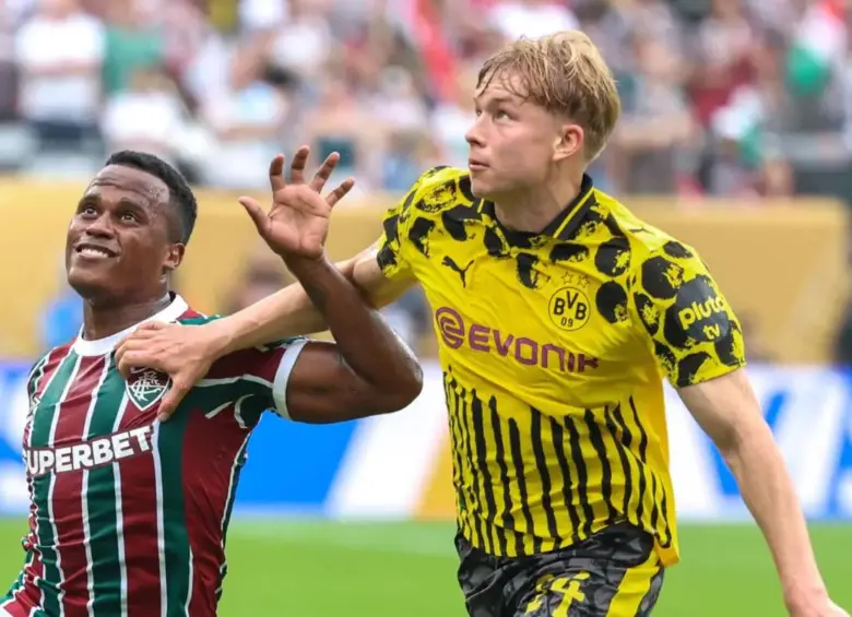 Arias disputando un balón en el partido contra el Dortmund. FOTO: AFP