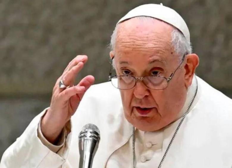 El papa Francisco fue hospitalizado y diagnosticado con una neumonía bilateral. FOTO: AFP