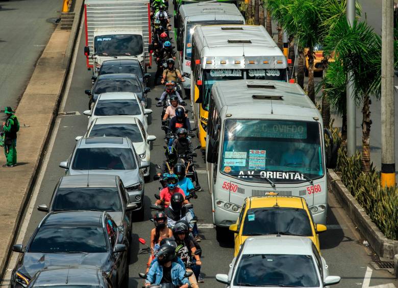Los infractores de la medida podrían recibir multas de hasta 15 salarios mínimos diarios y hasta la inmovilización de sus vehículos. FOTO: El Colombiano