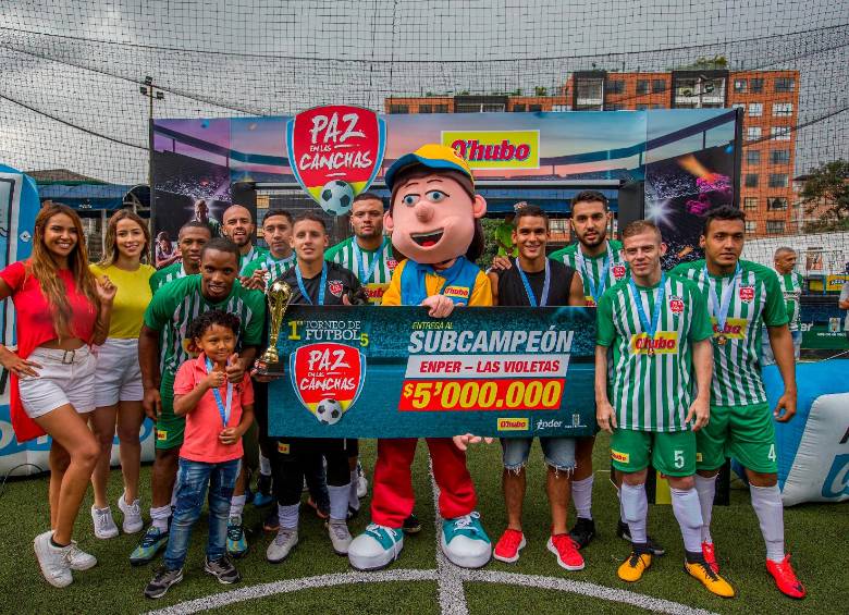 Premiación al subcampeón del torneo en la edición anterior. Foto: Juan Antonio Sánchez. 