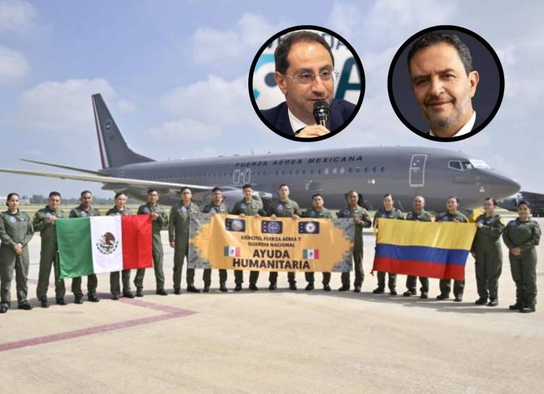 Avión que transportaba ayuda humanitaria a Colombia, antes de despegar de la Ciudad de México ayer. En los círculos, el vicepresidente José Manuel Restrepo y el canciller Omar Bula. FOTO AFP / Camilo Suárez / Cortesía.