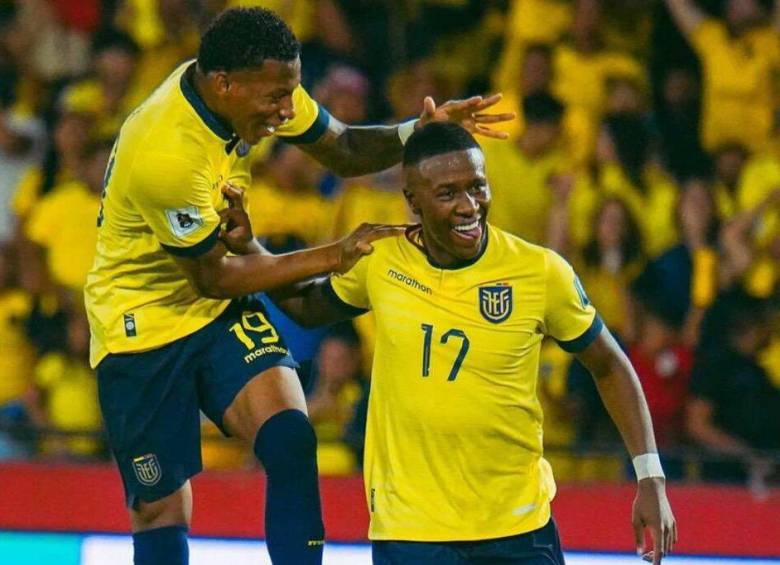 Jugadores de Ecuador celebran triunfo de su selección. FOTO: X @LaTri