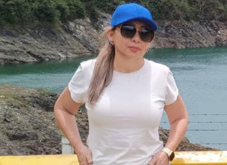 Ana Ludivia Bernal Arciniegas, era coordinadora del Liceo Departamental y esposa de Jorge Isaac Tobón; murió tras quedar bajo los escombros durante el terremoto. Foto: redes sociales Jorge Isaac Tobón