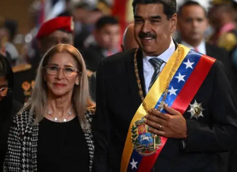 Cilia Flores, esposa de Nicolás Maduro, permanece detenida en una prisión federal de Brooklyn, Nueva York, mientras enfrenta problemas cardíacos que, según sus abogados, requieren una exploración coronaria y una intervención. Foto: AFP