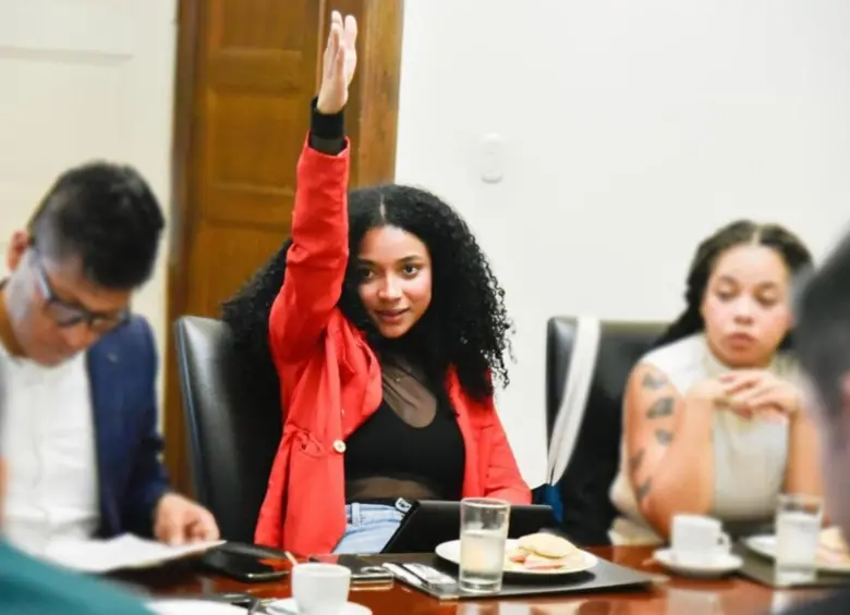 Juliana Guerrero habría obtenido un título profesional en un rango de 15 días, por lo que desató una fuerte polémica. FOTO: Colprensa
