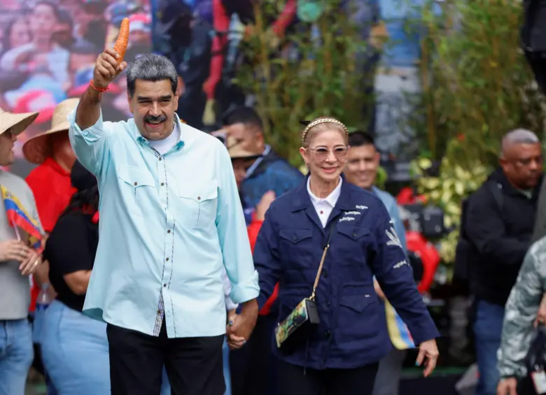 Cilia Flores, quien es 10 años mayor que Nicolás Maduro, ha estado con él durante 30 años y fue uno de los apoyos de Hugo Chávez en la Asamblea Nacional. Foto: Xinhua