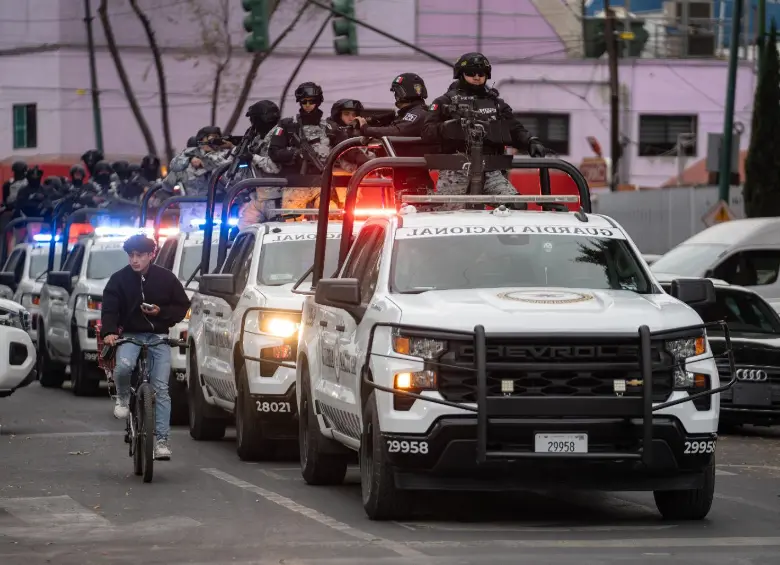 El Ejército mexicano desplegó 2.500 efectivos adicionales en Jalisco para reforzar la seguridad y disuadir nuevos bloqueos tras la muerte de ’El Mencho’, informó la Secretaría de la Defensa Nacional. FOTO: Getty Images