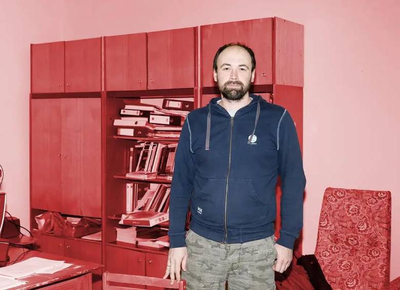 Anatolii Doroshenko trabaja en los laberintos subterráneos del reactor 4 de Chernóbil, donde monitorea combustible nuclear y zonas altamente contaminadas casi 40 años después del desastre. FOTO: Mykhaylo Palinchak.