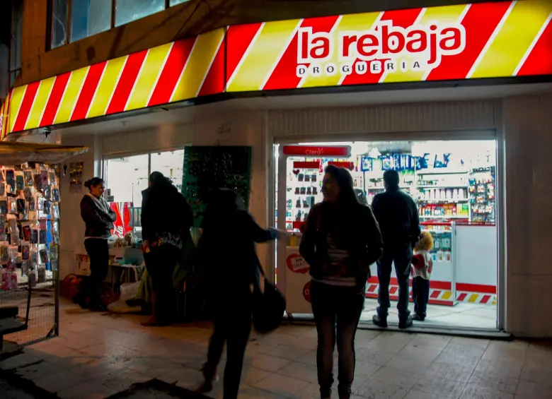 La SAE entregó de manera oficial 880 almacenes de Drogas La Rebaja al Gobierno Nacioanl. FOTO COLPRENSA. 