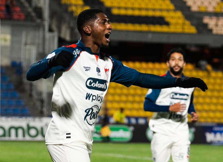 El delantero antioqueño Yony González anotó el primer gol del partido en la capital de Nariño. Foto: cortesía DIM