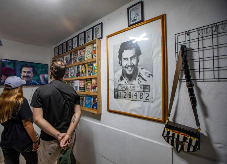 En el barrio Pablo Escobar borraron un mural, pero el fantasma sigue en cada esquina