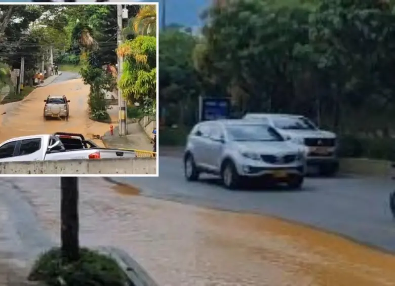 Adelante, el agua bajando por la loma de la calle 49D Sur. Abajo, la inundación en la Avenida 43A. FOTO: Cortesía Denuncias Antioquia