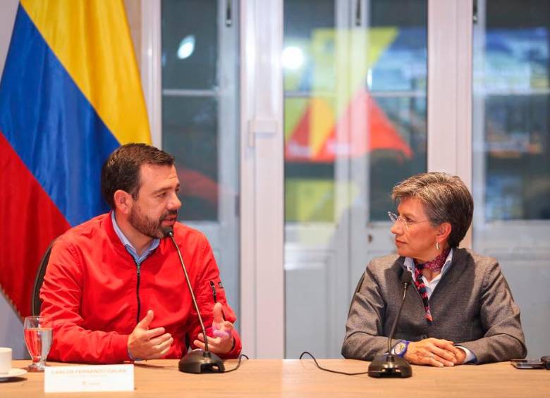 El alcalde electo, Carlos Fernando Galán, y la alcaldesa, Claudia López, durante la reunión este lunes. FOTO: Cortesía