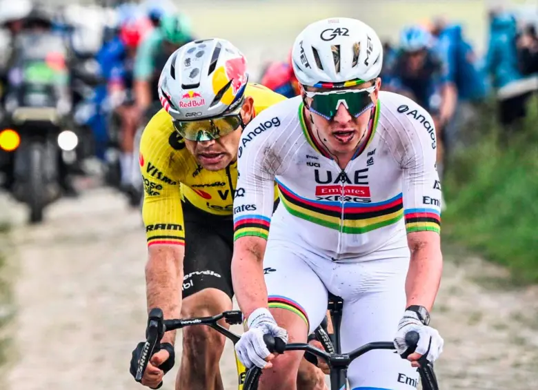 El ciclista belga Wout Van Aert (atrás en la foto), es uno de los pedalistas más completos del mundo. Foto: tomada del x de @VismaLeaseaBike