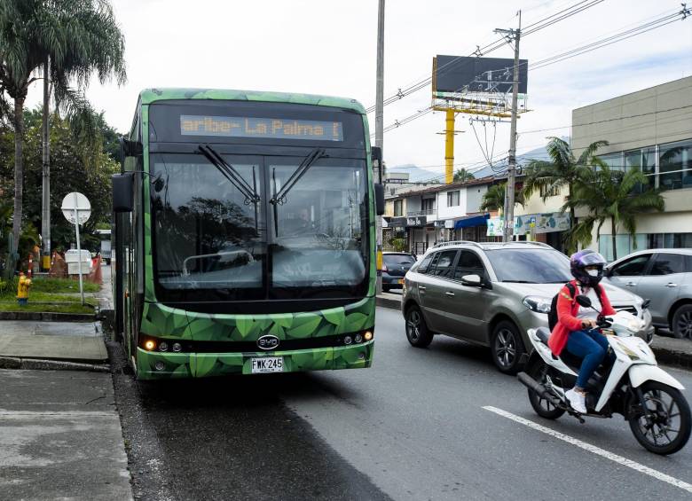 El FET sirve para subsidiar parte del pasaje de los usuarios de los sistemas de buses como el Metroplús. Foto: Jaime Pérez Munévar