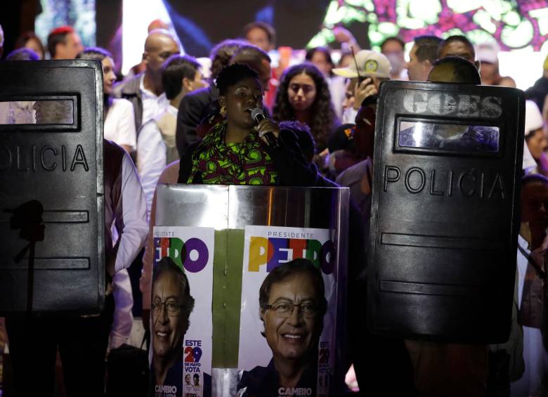 Francia Márquez se encontraba realizando un discurso por el día de la afrocolombianidad en un acto de campaña en Bogotá. FOTO: EFE 