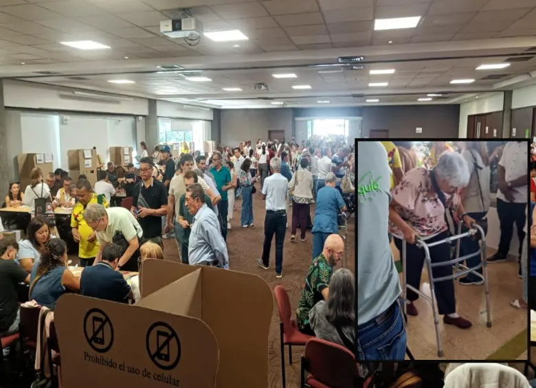 Adelante, una de las votantes que tuvo que llegar hasta el piso 11° para poder votar. Atrás, mesas de votación del centro comercial San Diego. FOTO: Cristian Álvarez.