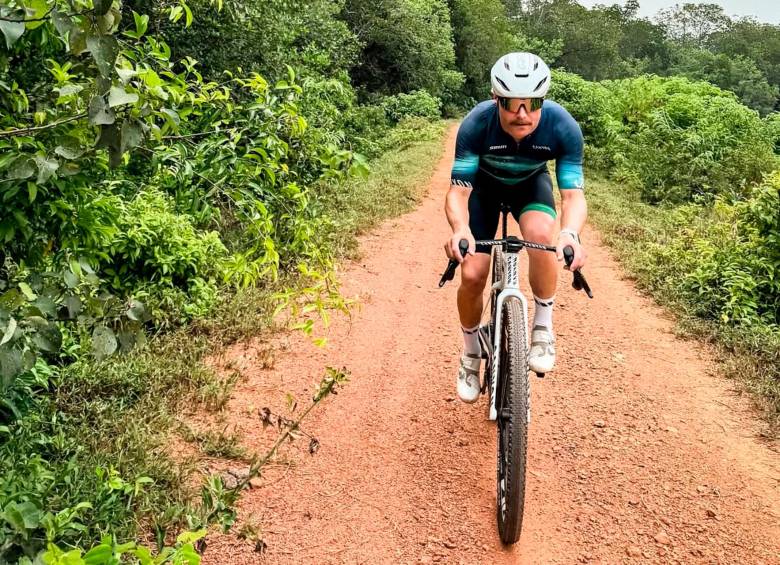 El piloto de Fórmula 1 Valterri Bottas ha mostrado en redes sociales su gusto por competir en bicicletas con llantas para gravel. Foto: tomada del Instagram de Valtteri Bottas