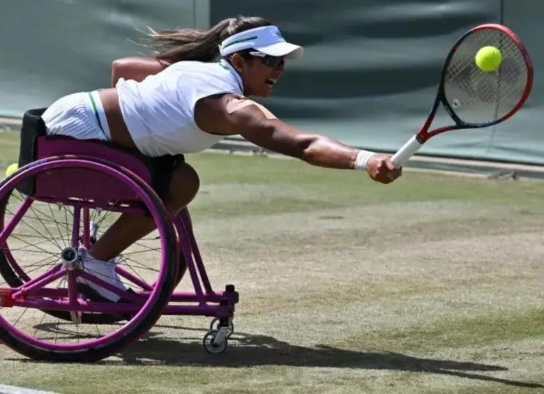 La colombiana Angélica Bernal y su compañera, la francesa Ksenia Chasteau, enfrentarán en la final de Wimbledon a las chinas Xiaohui Li y Ziying Wang. FOTO: AFP