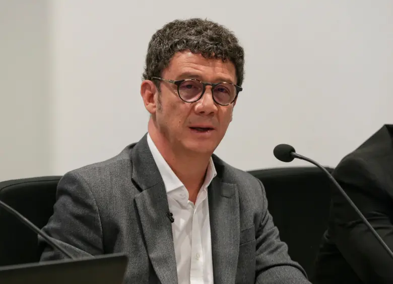  El exsuperintendente afirmó que evalúa nuevas oportunidades laborales en Colombia, tras recibir múltiples propuestas del sector público y privado. FOTO COLPRENSA