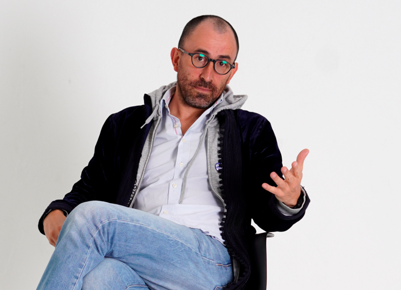 Diego Santos, periodista y estratega digital, lidera marcha del 21 de abril. FOTO Cortesía