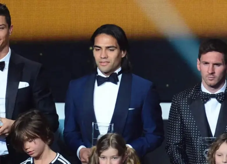 Falcao García en la gala del Balón de Oro, junto a Cristiano y Messi, en el 11 ideal del año de la Fifa en 2012. FOTO: AFP