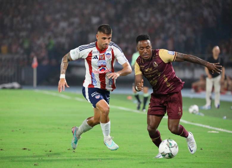 Titi Rodríguez (Junior) y Ever Valencia (Tolima) tuvieron un paso por el Medellín. Hoy son finalistas con clubes de otras regiones. FOTO COLPRENSA