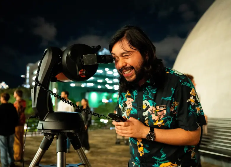 El eclipse lunar total del 13 de marzo teñirá la Luna de rojo en el cielo de Medellín y el Planetario de Medellín ofrecerá observaciones con telescopios y un evento especial para disfrutarlo en vivo. FOTO: Cortesía Planetario de Medellín