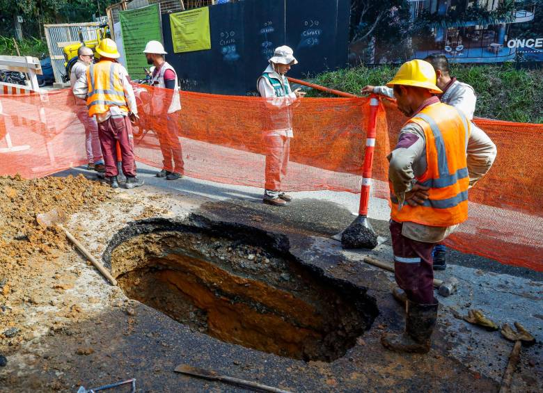Una tubería que ya había cumplido su ciclo útil provocó que la loma de El Campestre, en El Poblado, fuera cerrada durante un día.