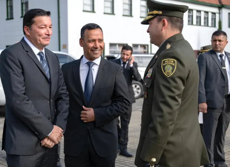 El ministro de Defensa, Pedro Sánchez (centro). FOTO: Redes sociales @mindefensa