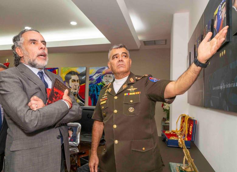 Benedetti se reunió en Caracas con Vladimir Padrino, ministro de Defensa de Maduro, a quien Estados Unidos acusa de ser narcotraficante. FOTO: Cortesía