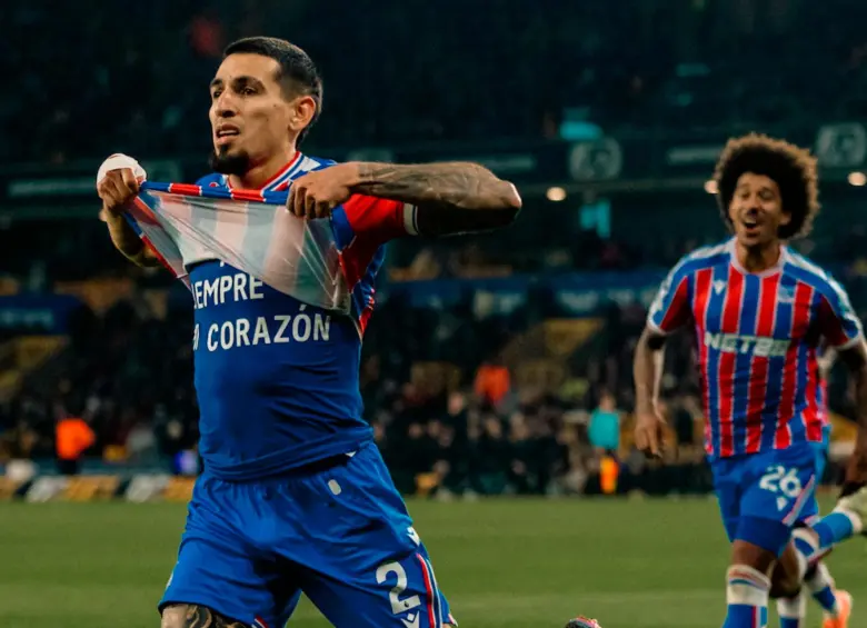 El lateral derecho colombiano Daniel Muñoz suma tres goles con el Crystal Palace inglés esta temporada. Foto: tomada del x de @CPFC