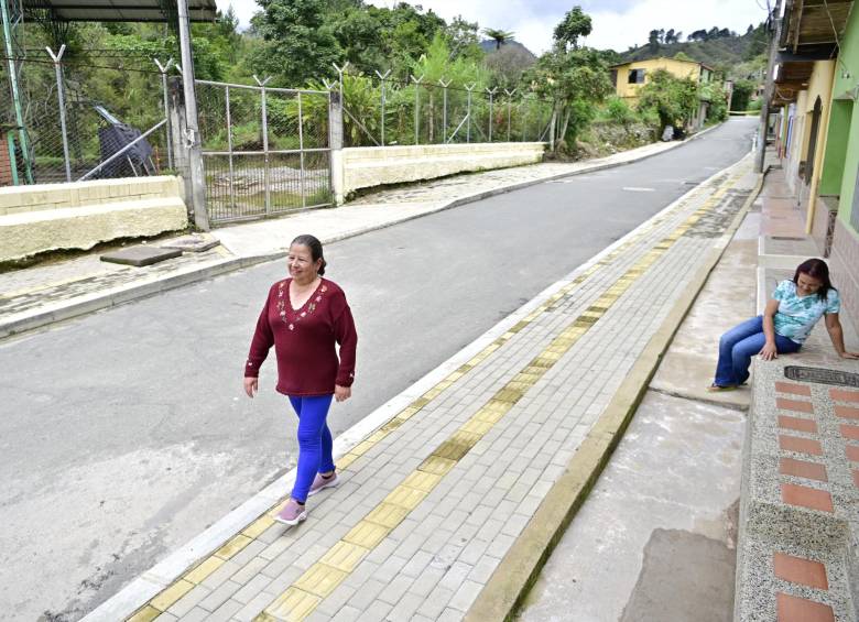 En Gómez Plata se entregaron 2,3 km de pavimento y andenes. FOTO: CORTESÍA PROSPERIDAD SOCIAL.