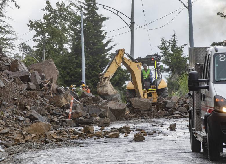 Uno de los tantos derrumbes que se han presentado en la vía a Santa Elena durante las temporadas de lluvias. FOTO: Esneyder Gutiérrez