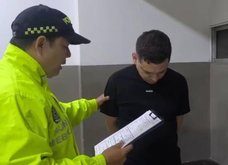 Pese a intentar huir malherido en su motocicleta tras recibir varios disparos sobre la carrera 22, el procesado falleció minutos después. Ya había sido capturado en 2025. FOTO: Policía Nacional