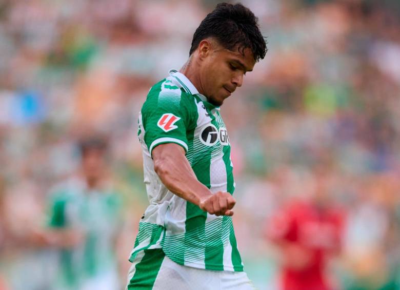 El futbolista colombiano Juan Camilo Hernández suma tres goles esta temporada con el Betis. Foto: tomada del x de @RealBetis