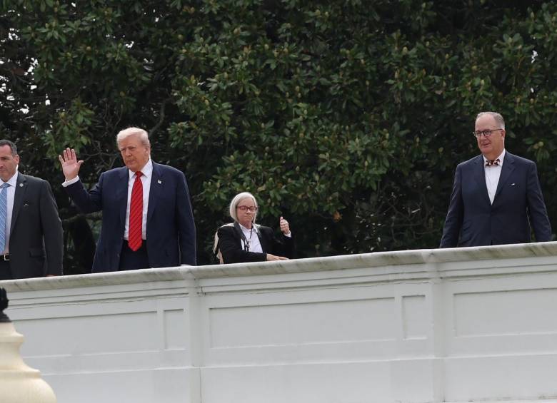 El presidente Donald Trump estuvo en el tejado de la Casa Blanca evaluando las posibles modificaciones como un salón de recepción. Foto: Getty Images