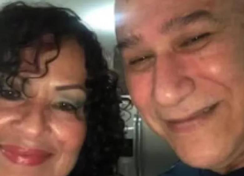 Unidos por un abrazo final bajo las toneladas de escombros de un edificio colapsado en Tucacas, Venezuela. Así fueron encontrados los cuerpos de la ciudadana local Body y de su compañero, el colombiano Argemiro Antolínez Ángel. FOTO: Tomada de redes sociales 