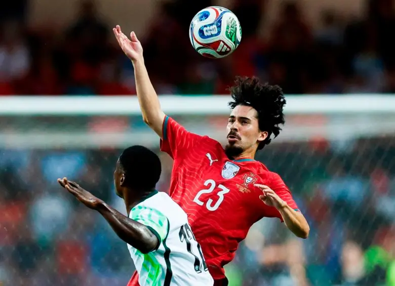 Vitinha hace dupla en la mitad del campo de Portugal con Joao Neves. FOTO: X Vitinha