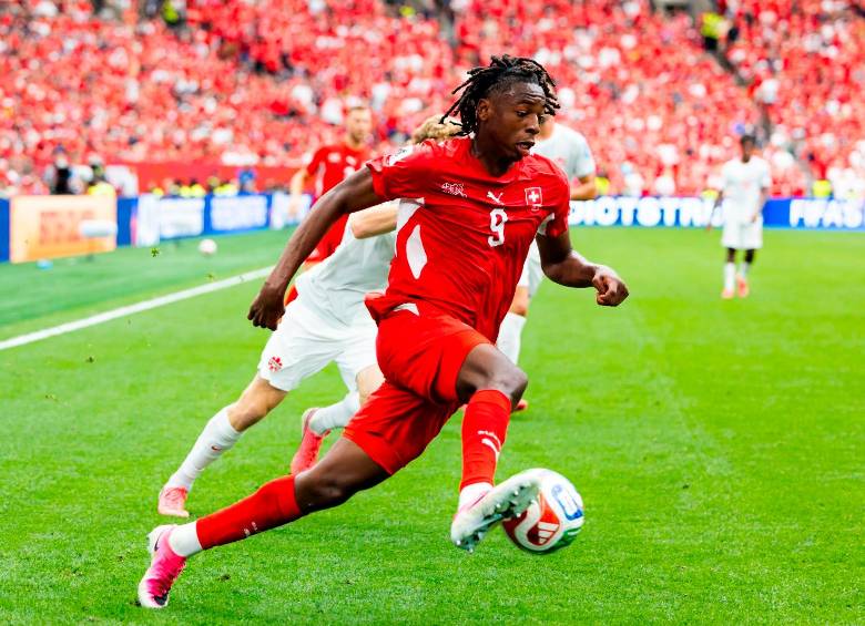 Johan Manzambi, jugador de 20 años, es el más desequilibrante del ataque suizo y uno de los futbolistas con los que Colombia deberá tener cuidado. FOTO Getty