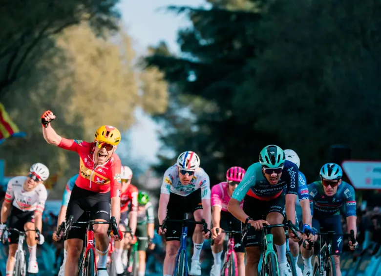 El ciclista danés Magnus Cort celebró el triunfo de la segunda etapa de la Vuelta a Cataluña 2025. Foto: tomada del x de @VoltaCatalunya