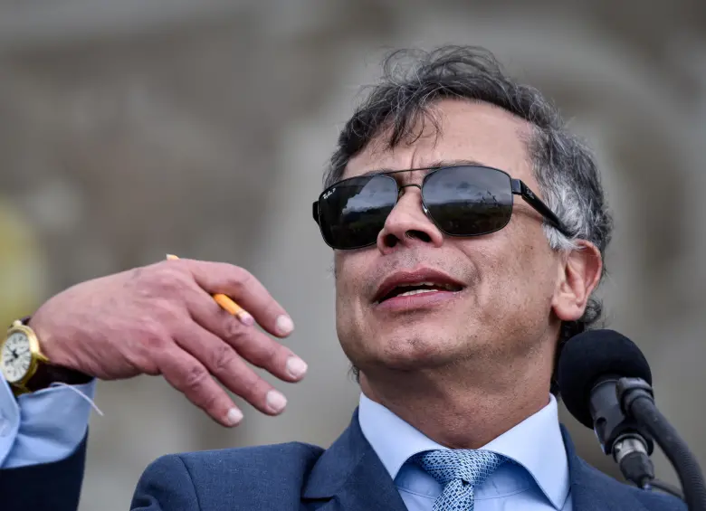 El expresidente había pedido al Senado permiso para salir del país. FOTO: Colprensa