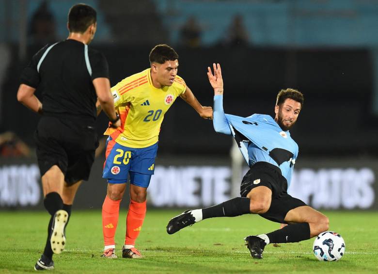 Juanfer Quintero volvió a ser titular con Colombia en la increíble derrota ante Uruguay 3-2 de visitante. FOTO: CONMEBOL